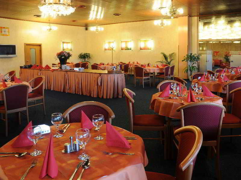 Hotel Cascade 모스트 레스토랑 사진